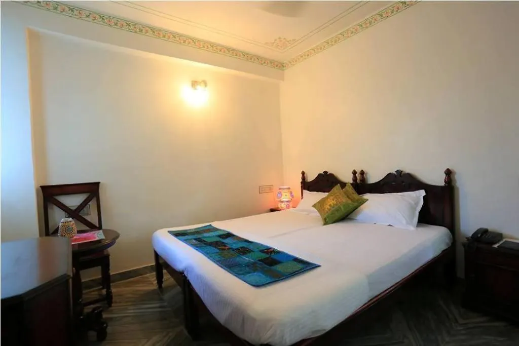 ***  Hotel Janak Niwas Udaipur India